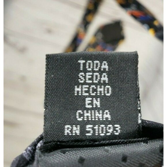 Mickey Unlimited Vintage 100% Cotton Tie Featuring Mickey, Donald & Goofy - Picture 4 of 8